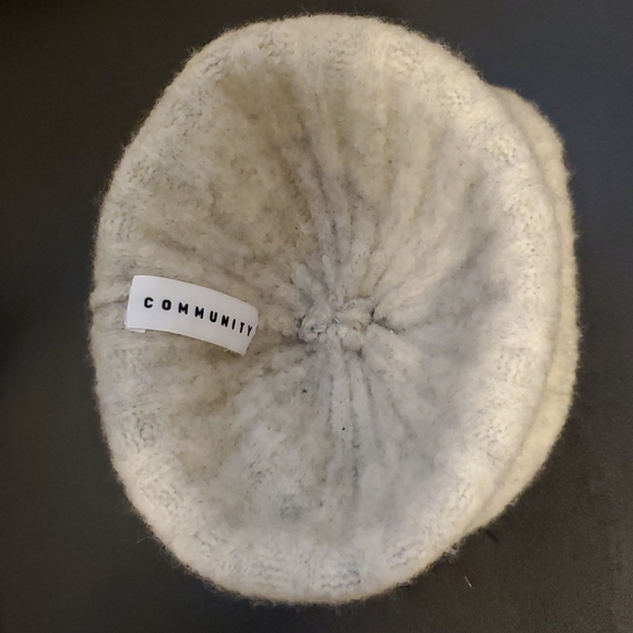 Aritzia (Community brand) slouchy hat/toque/beanie - Picture 3 of 3